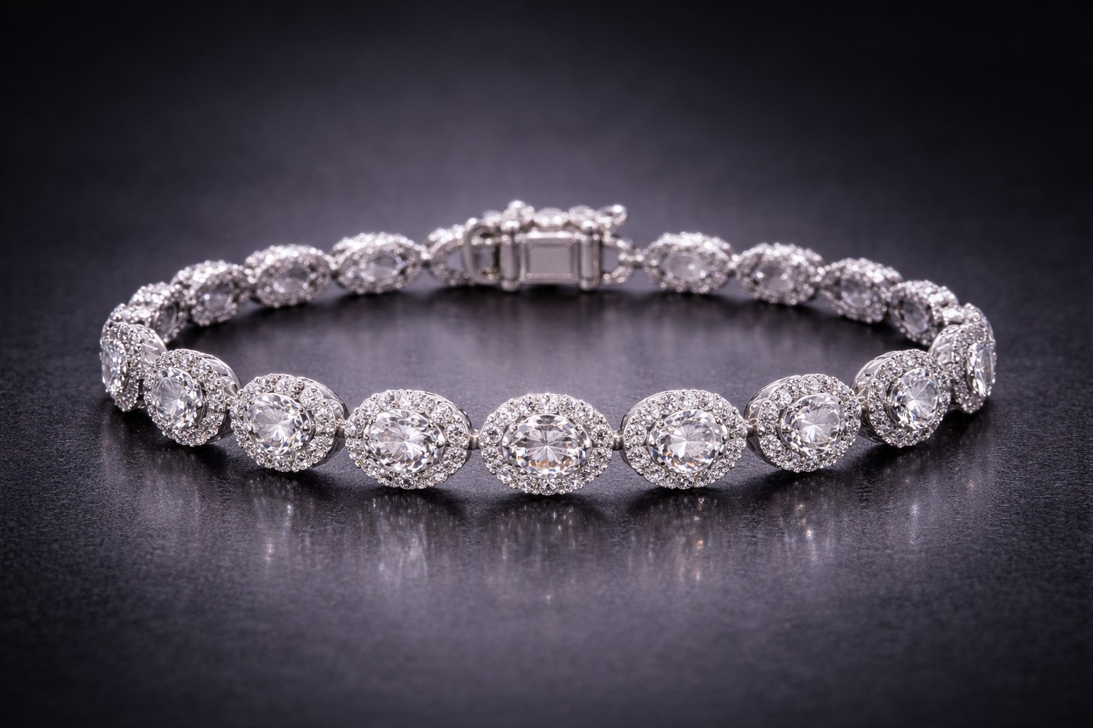 Pulseira Brilho Imperial bracelete de diamantes elegante e refinado