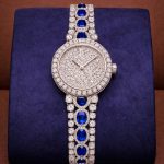 relógio de luxo com diamantes e safiras